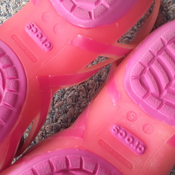 Crocs Huarache Fuchsia & Grapefruit Cross Strap Sandals SIZE J5 - Picture 2 of 7